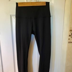 Women’s 25 Inch LuLu Lemon Wunder Leggings!!